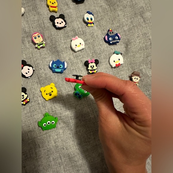 (5) Random Disney Emojis Croc Charms - Picture 5 of 6